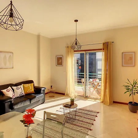 Theos By Lovelystay Apartament