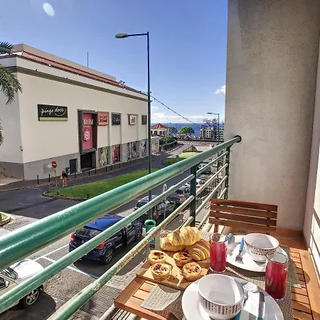 Theos By Lovelystay Apartamento *