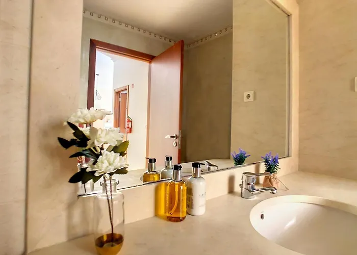 Theos By Lovelystay Apartment