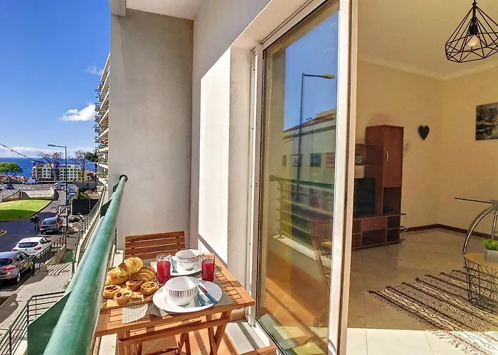 Theos By Lovelystay Apartment *
